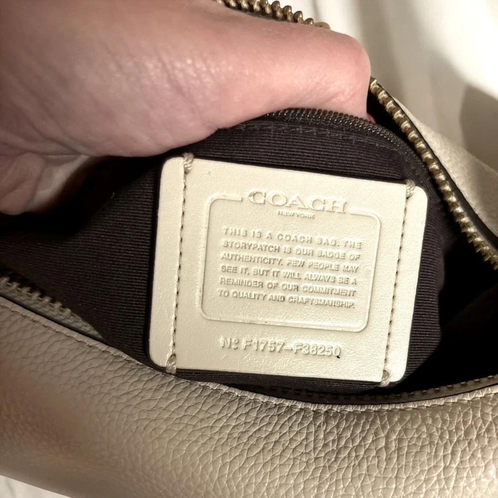 NWOT COACH CHALK & GOLD HARLEY EAST WEST HOBO SHOULDER AND CROSSBODY